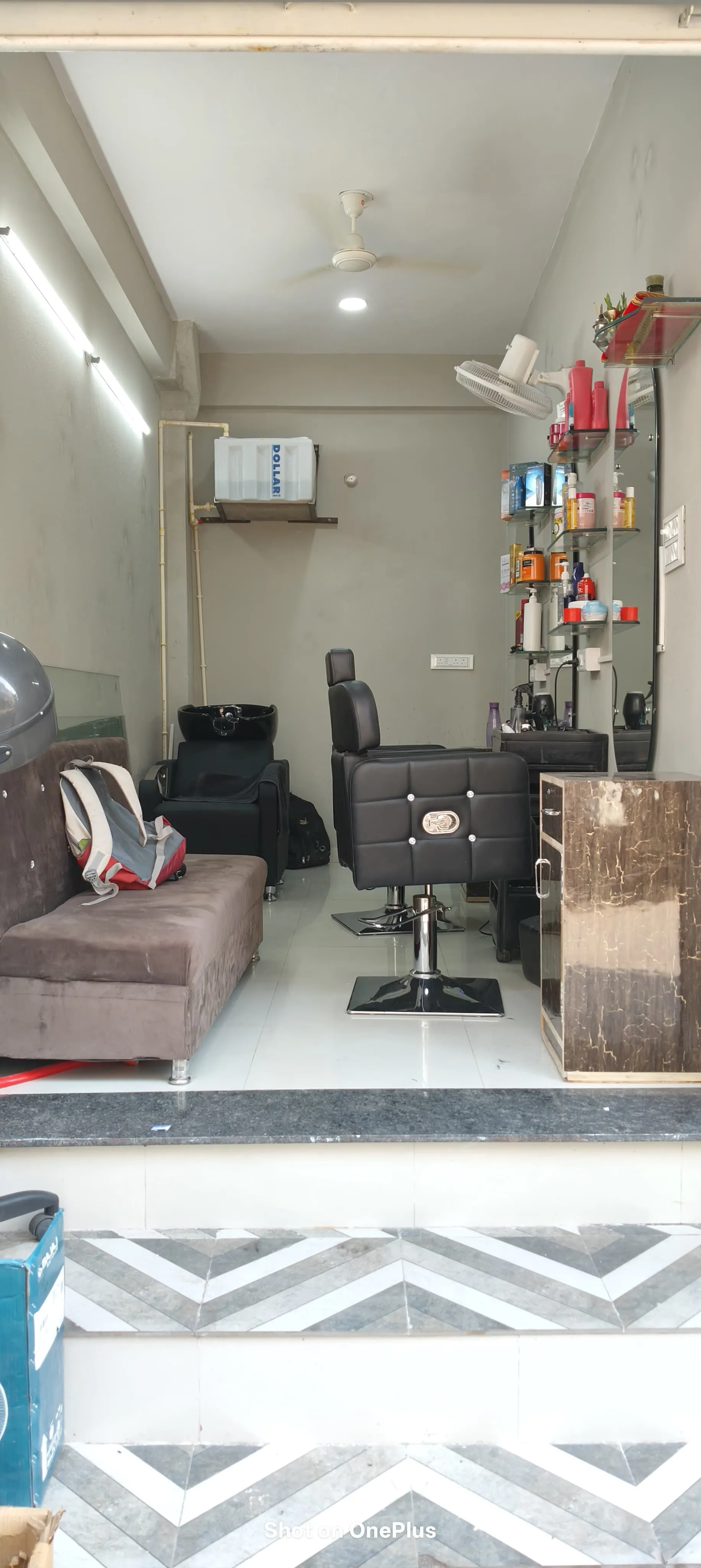 FIREFLY UNISEX SALON