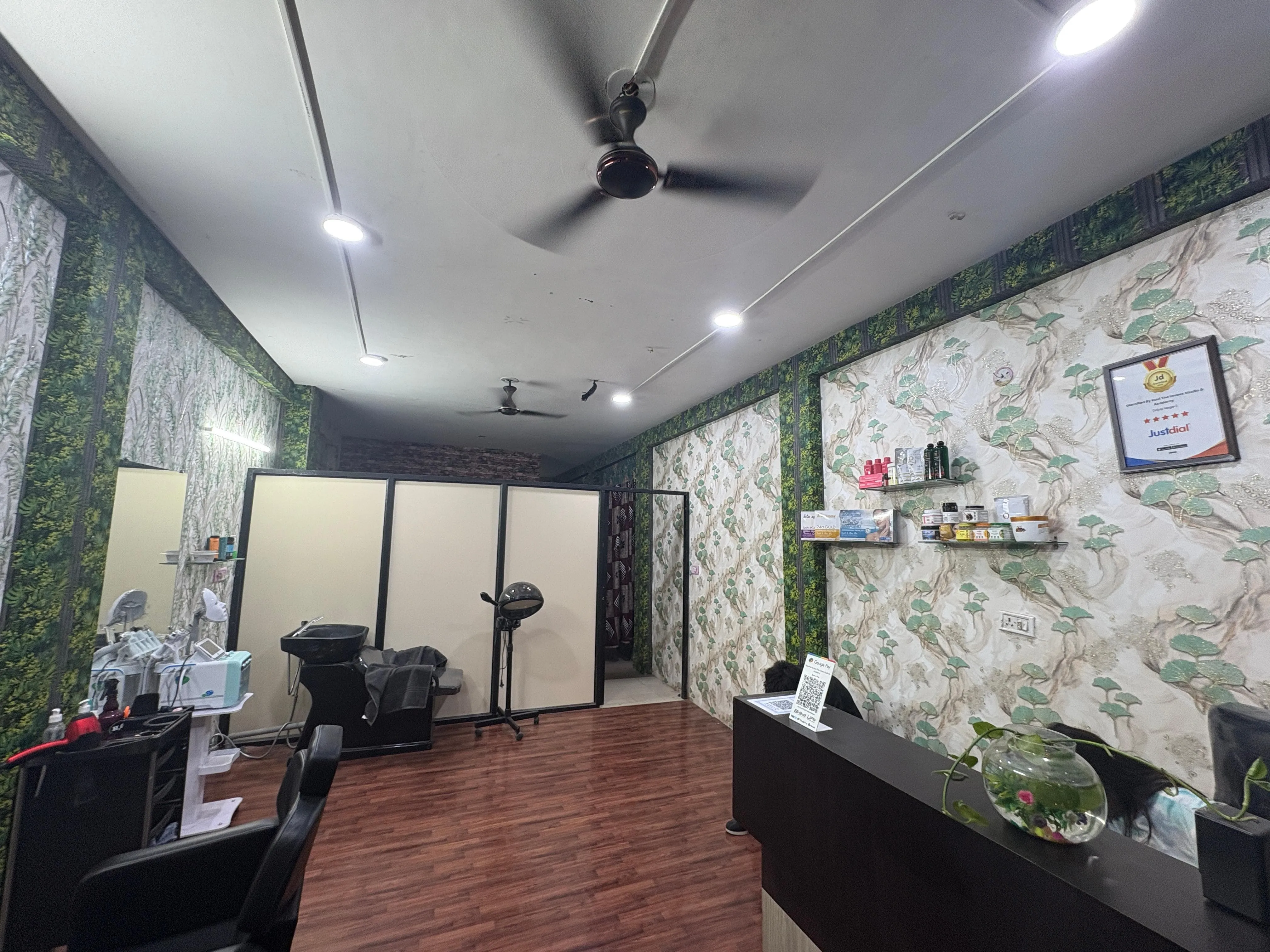 GLAMIFIED BY KAVI THE UNISEX SALON & ACADEMY