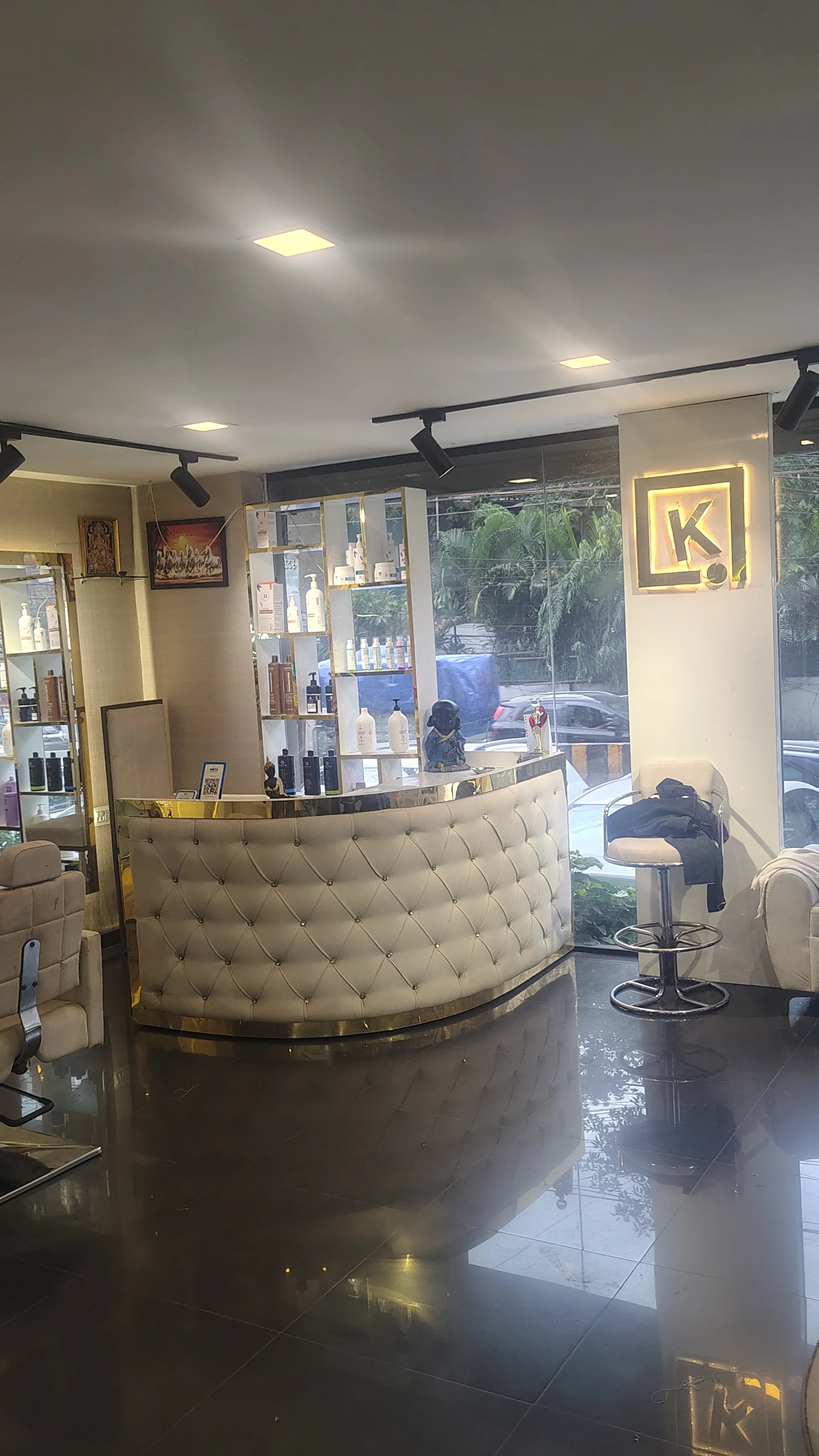 KANISHKA' UNISEX SALON