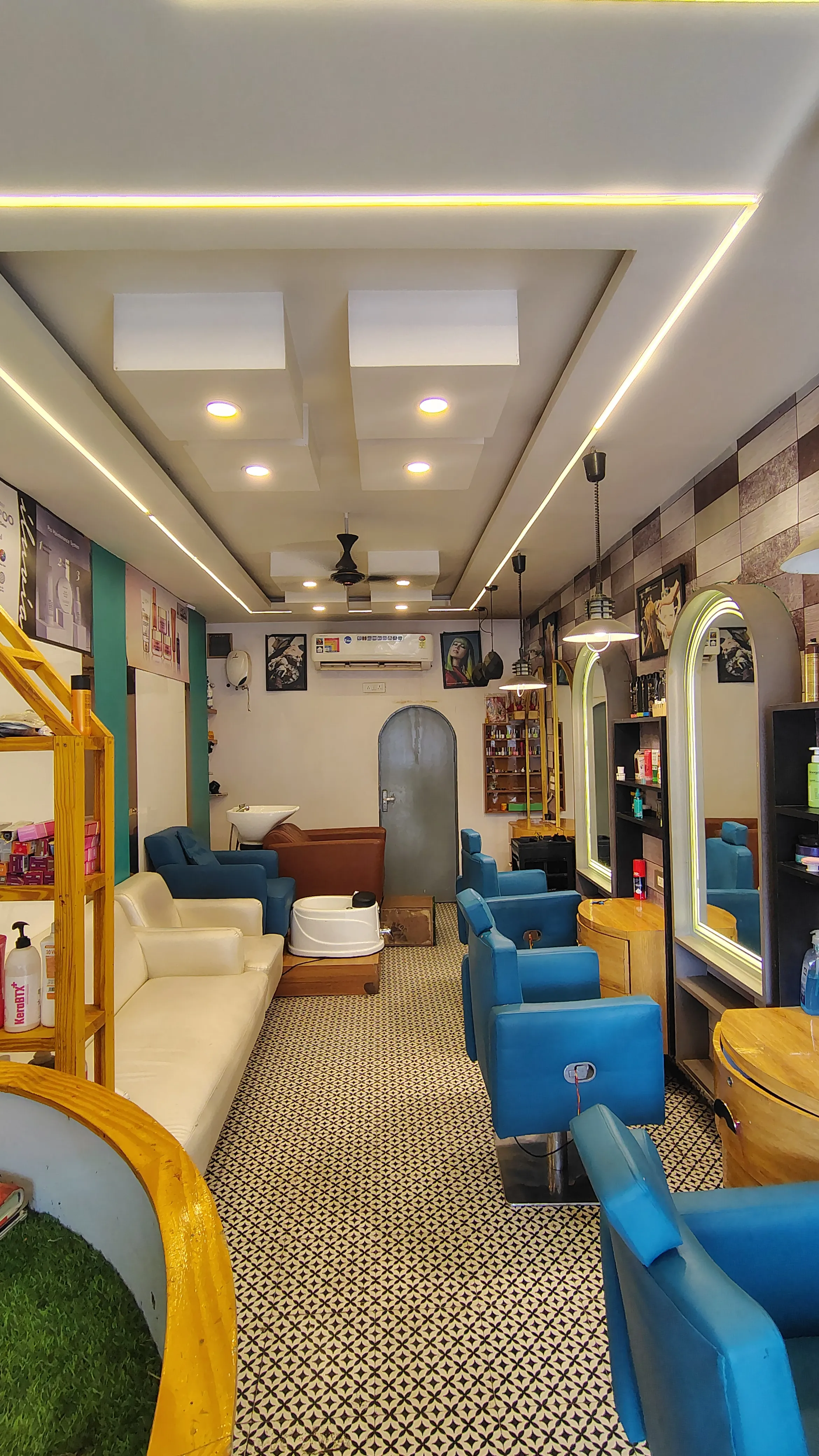 THE GLORIOUS HAIR STUDIO UNISEX SALON