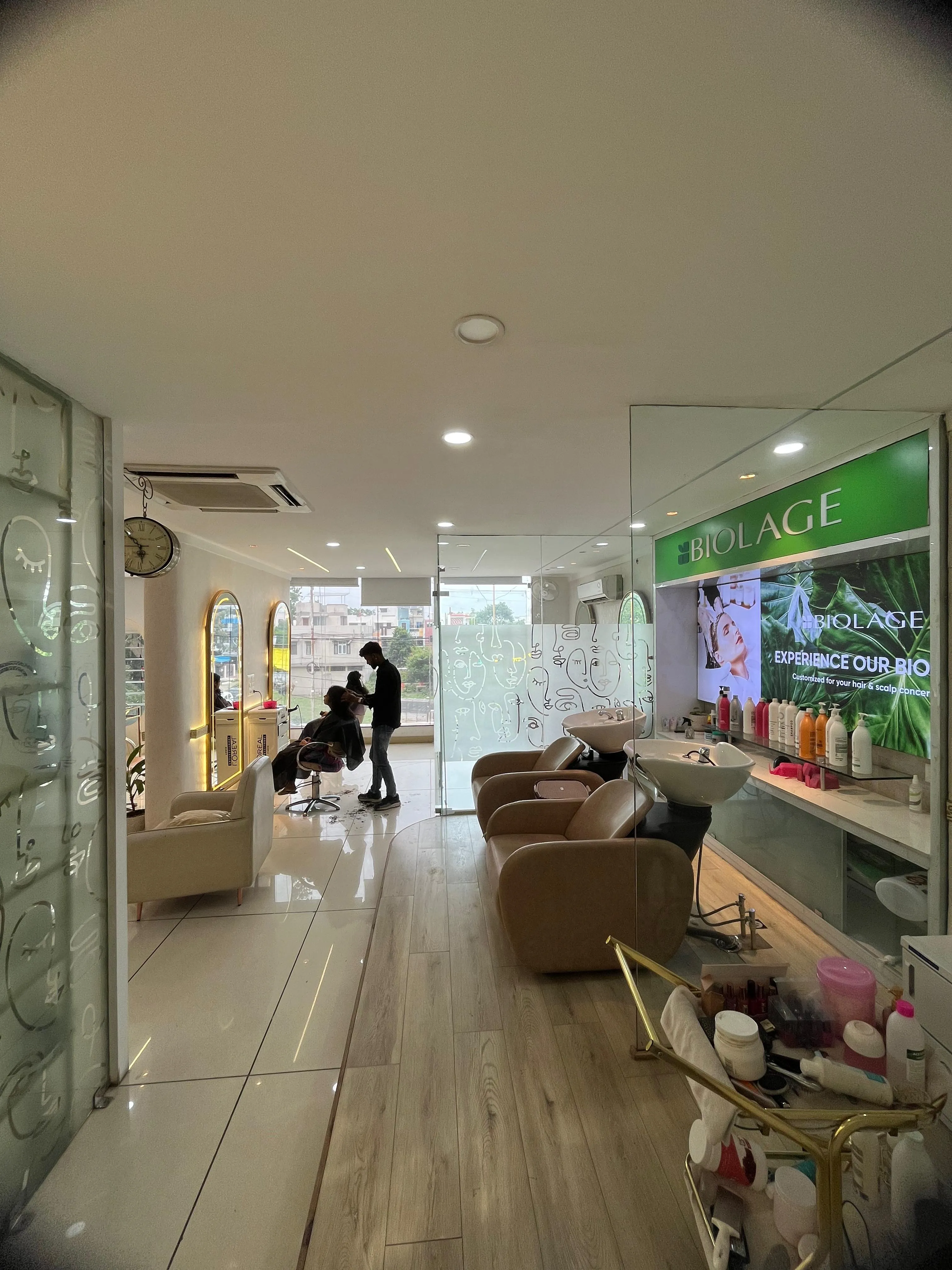 MATRIX CREATO UNISEX SALON