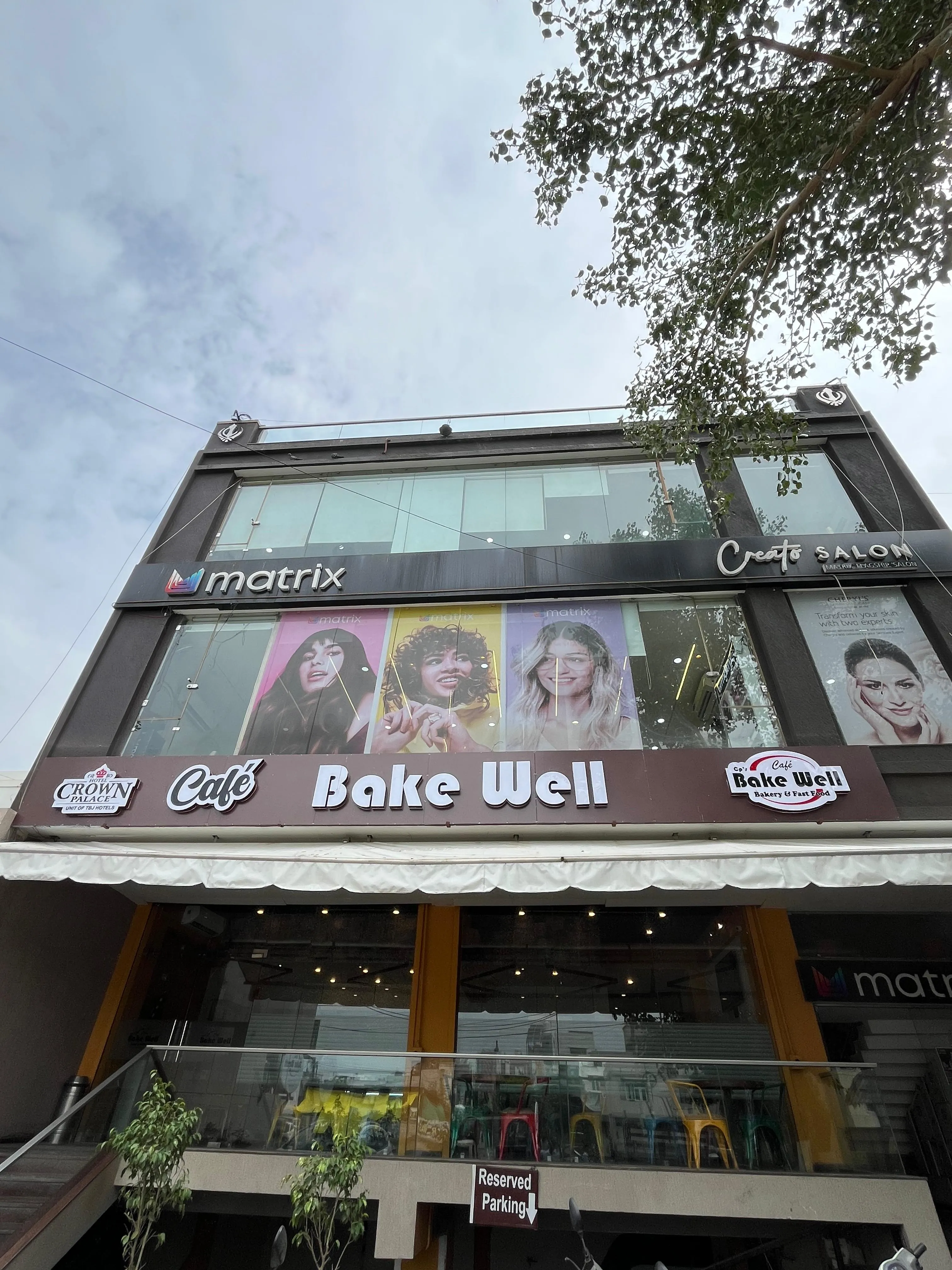 MATRIX CREATO UNISEX SALON