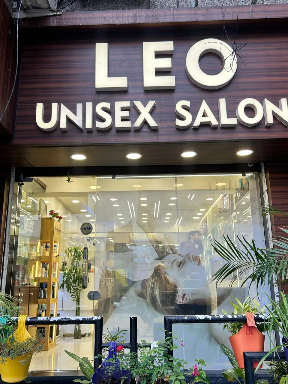 LEO UNISEX SALON