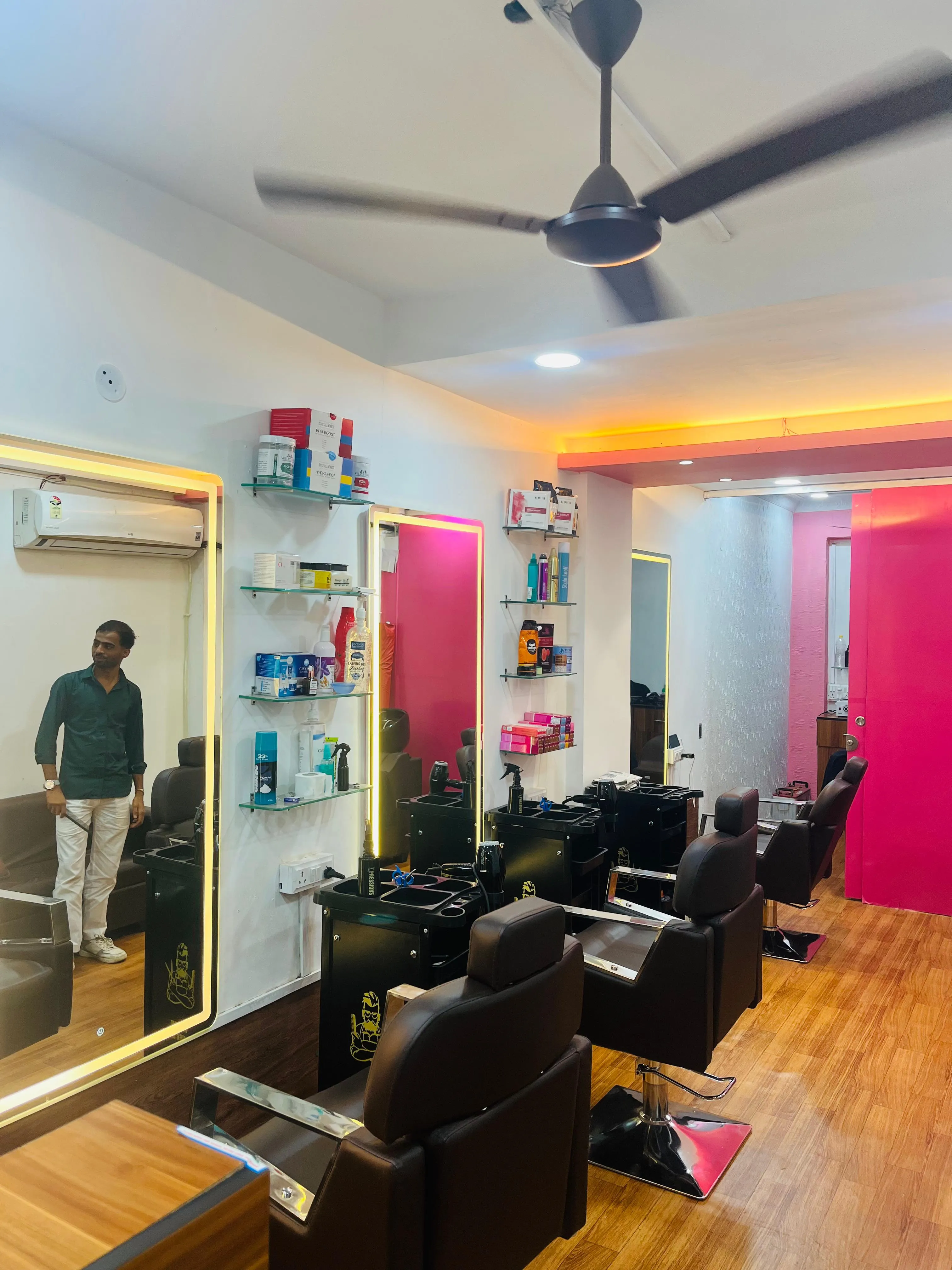 Barbers Unisex Salon