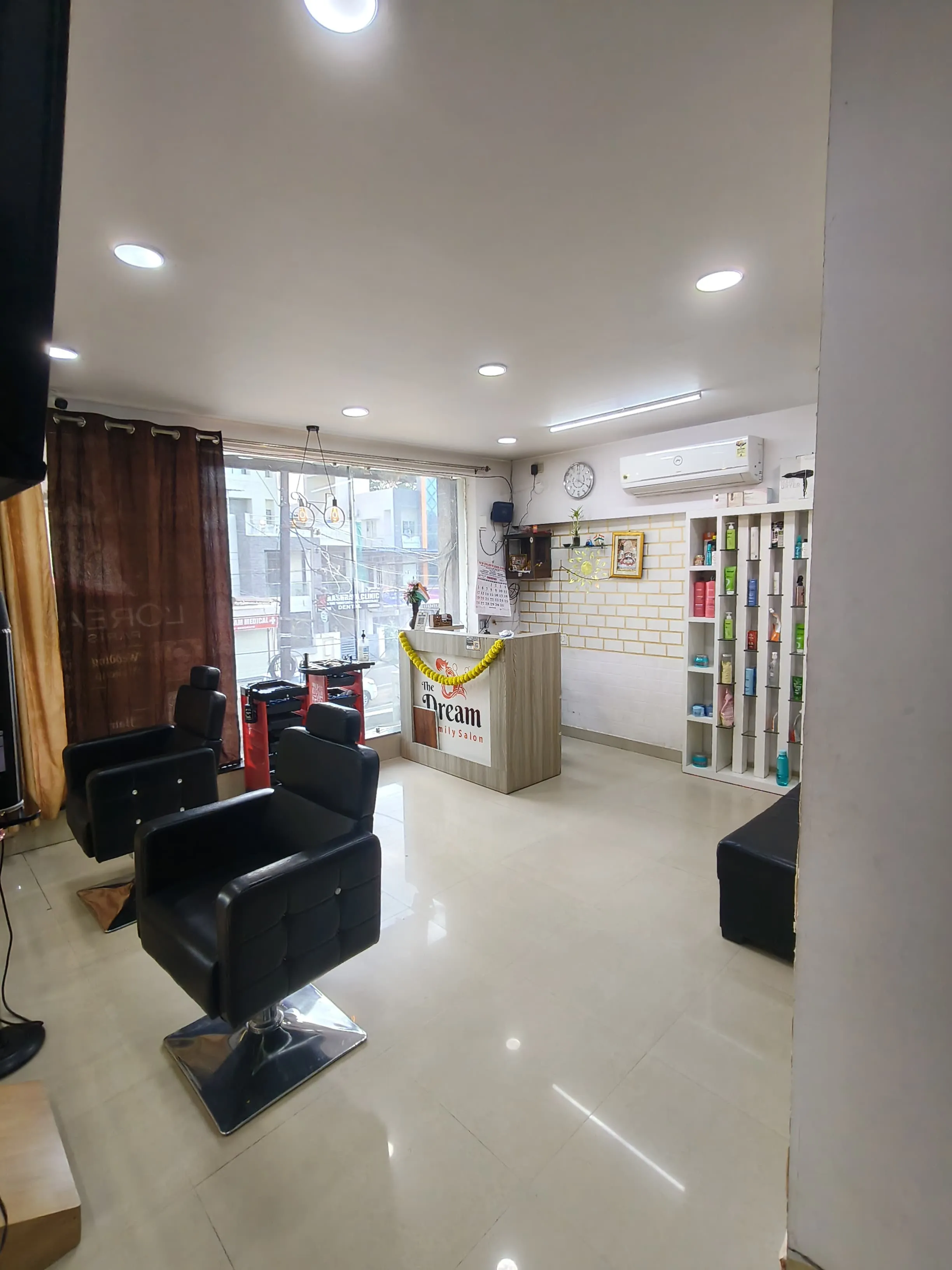 The Deam family salon