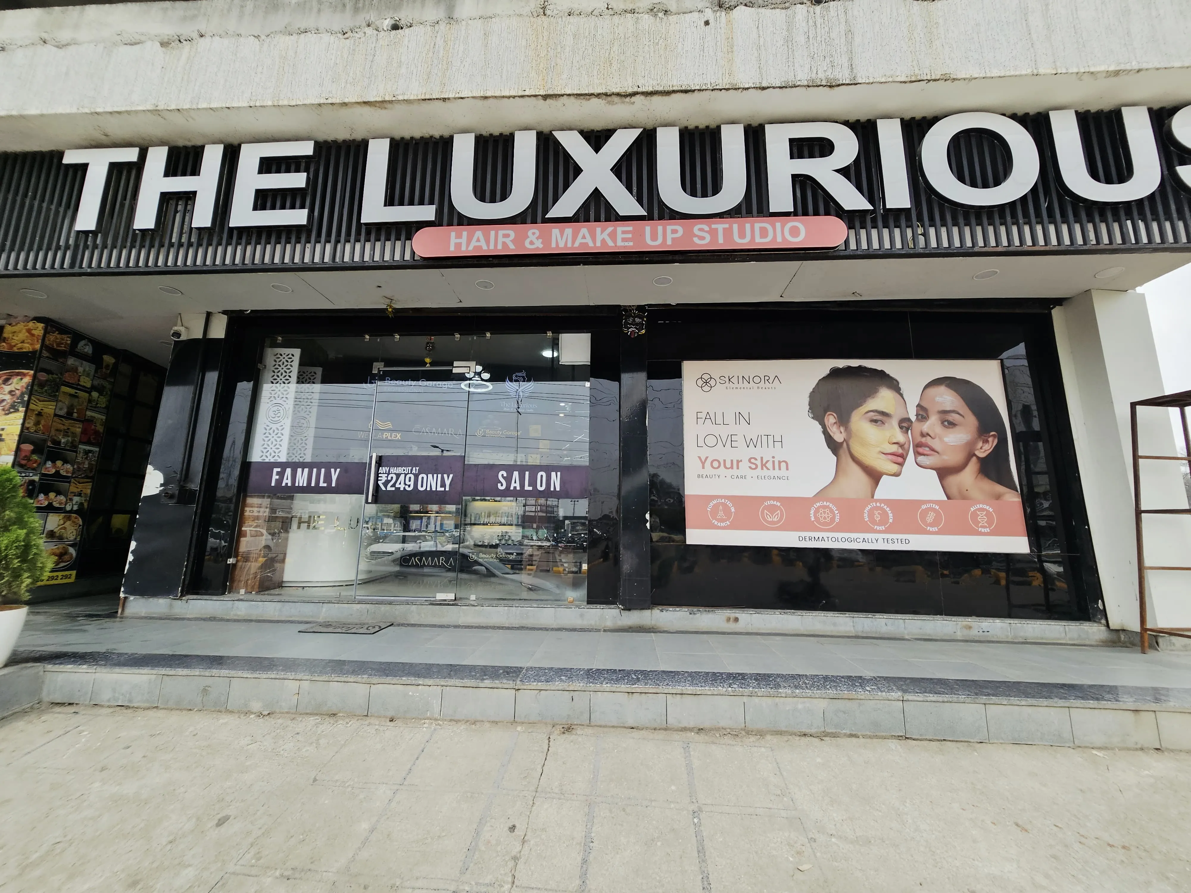 THE LUXURIOUS SALON