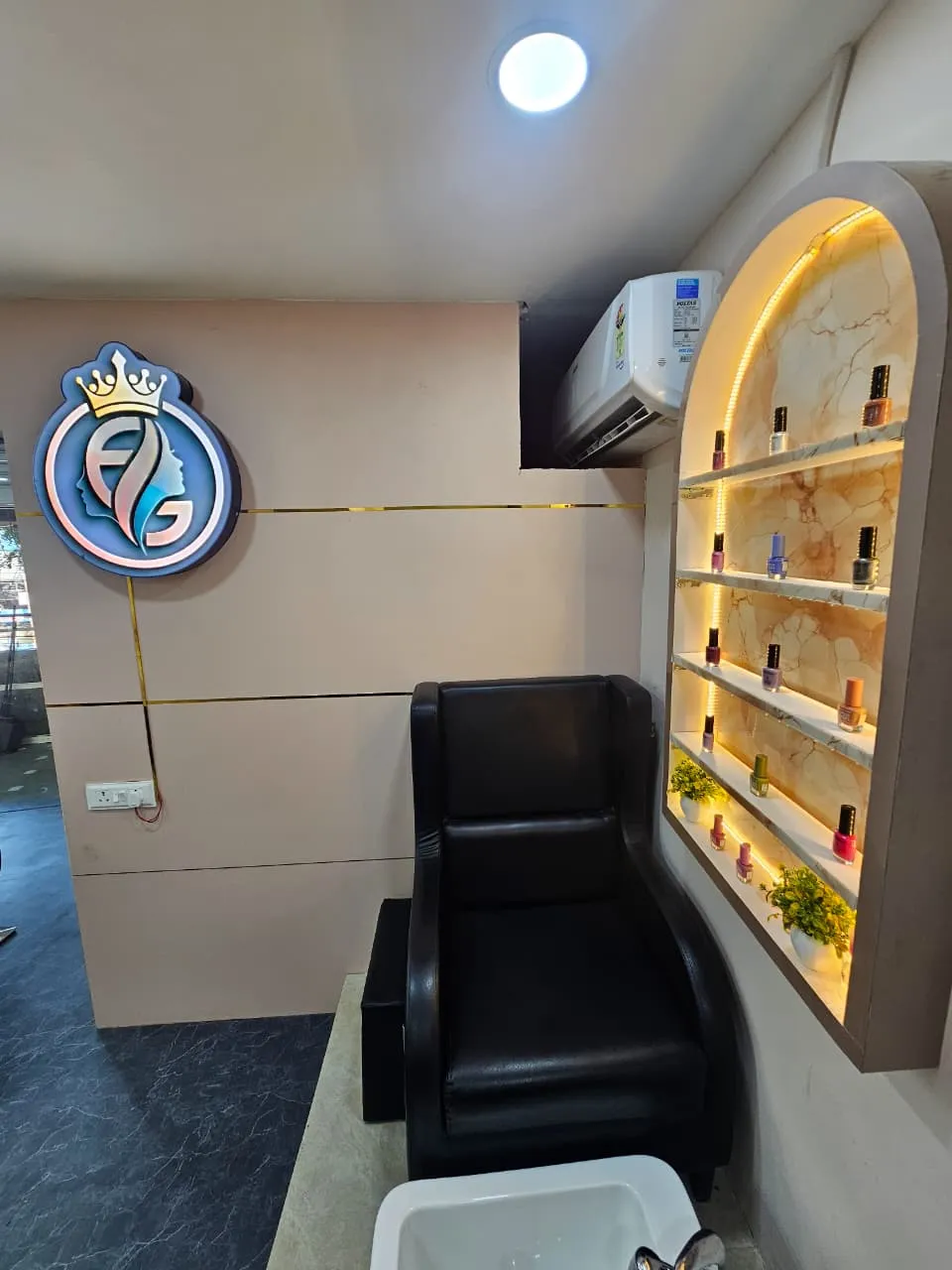 Elix Glam Unisex Salon & Academy